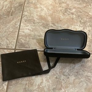 Gucci Sunglasses case and cloth